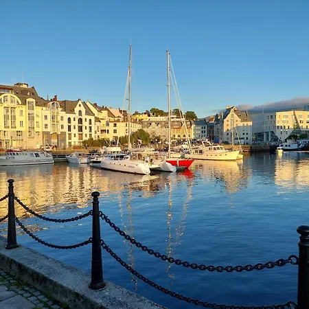 Luxury tent Alesund Guesthouse Alesund